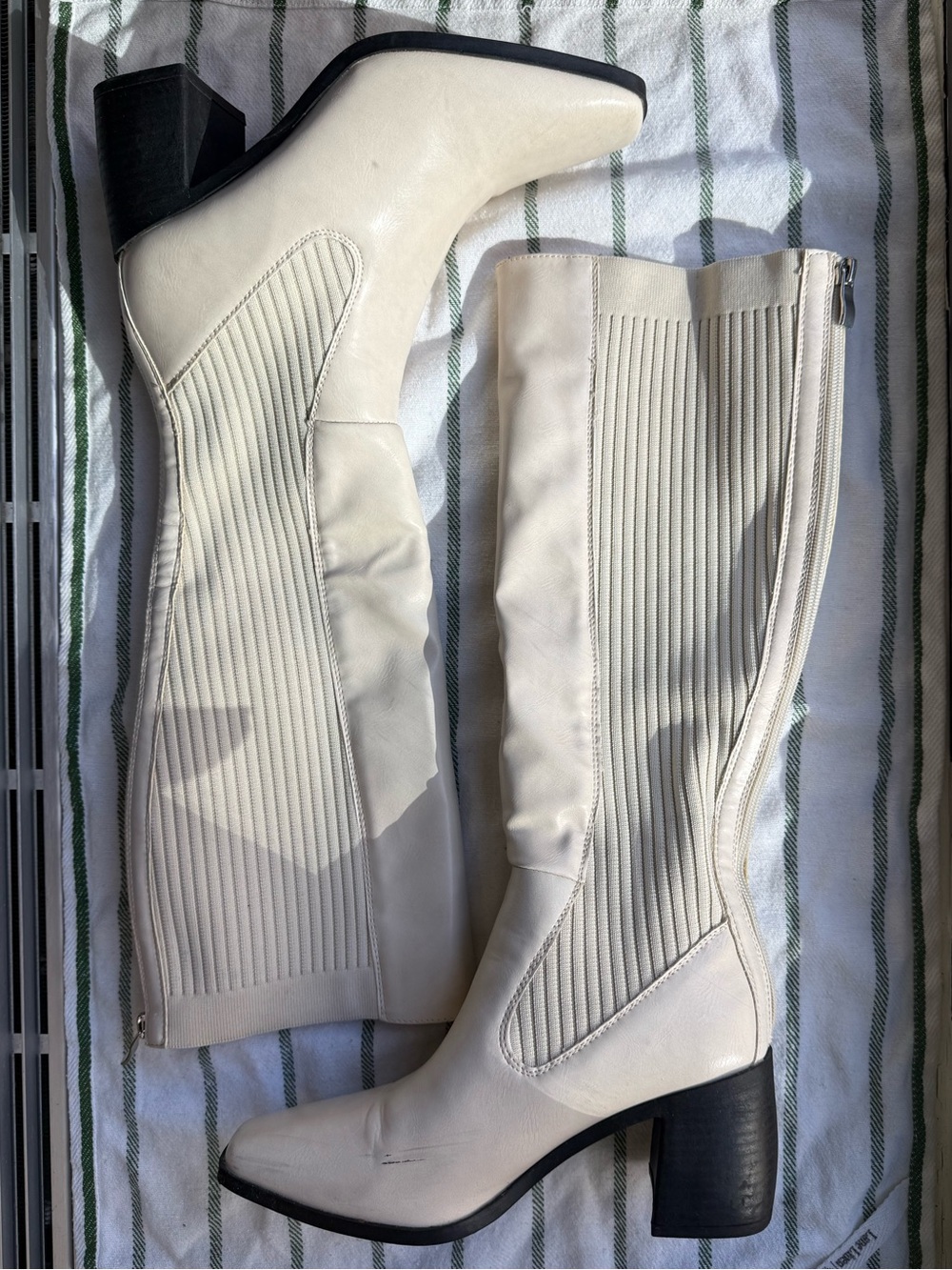 Journee Collection Winny Boots / Size 7 / Off White
